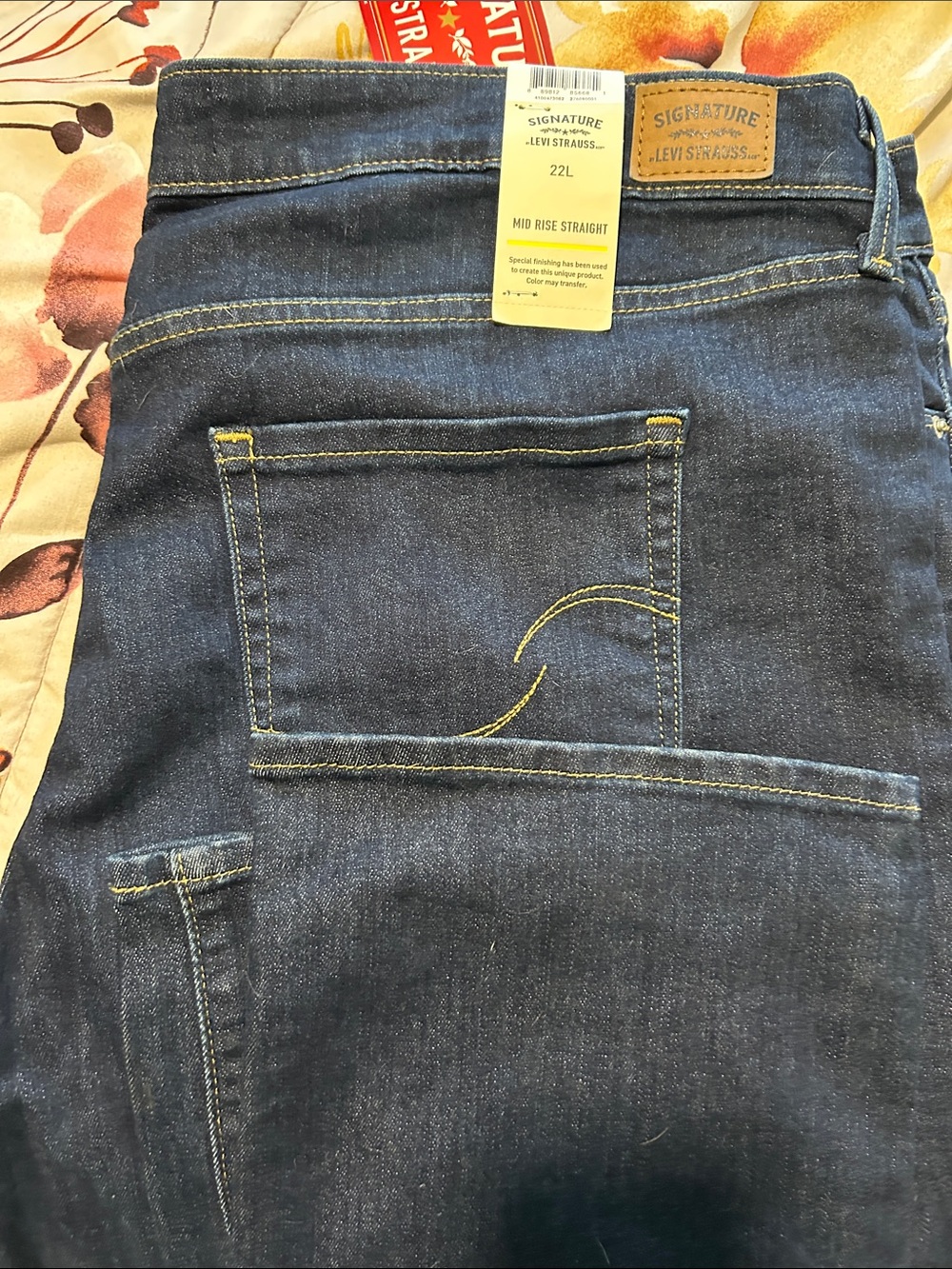 Signature by Levi Strauss Men’s Slim Straight Jeans in dark blue